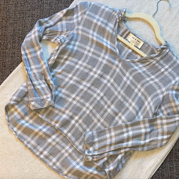 Anthropologie Cloth & Stone Sz xS Grey Plaid Pullover Top Ruffled Neck - Picture 3 of 5